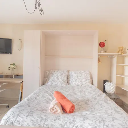 Cozy Studio, Very Close To Apartment