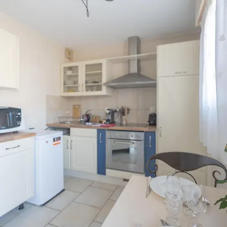 Cozy Studio, Very Close To Apartment